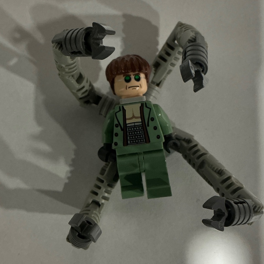 Lego Marvel Super Heroes Minifigure SPD026 Dr. Octopus Otto Octavius Thin Smirk